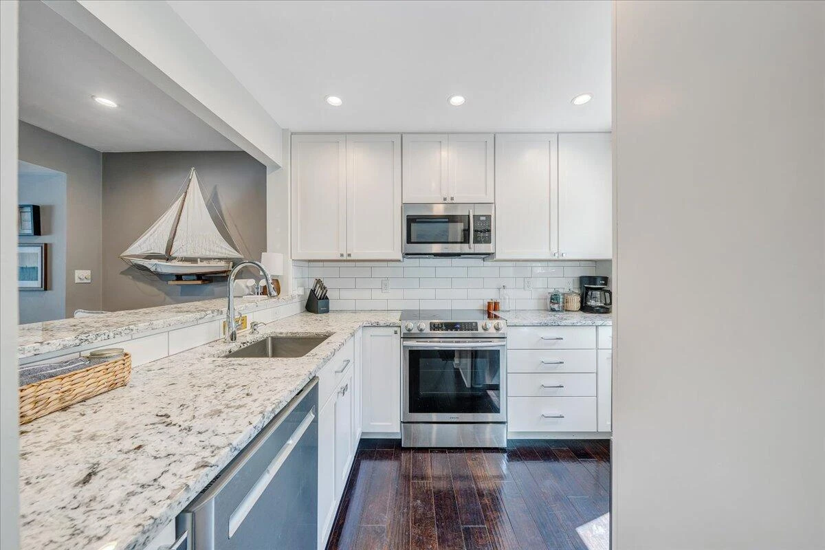 261 SHORE DR - Photo 22