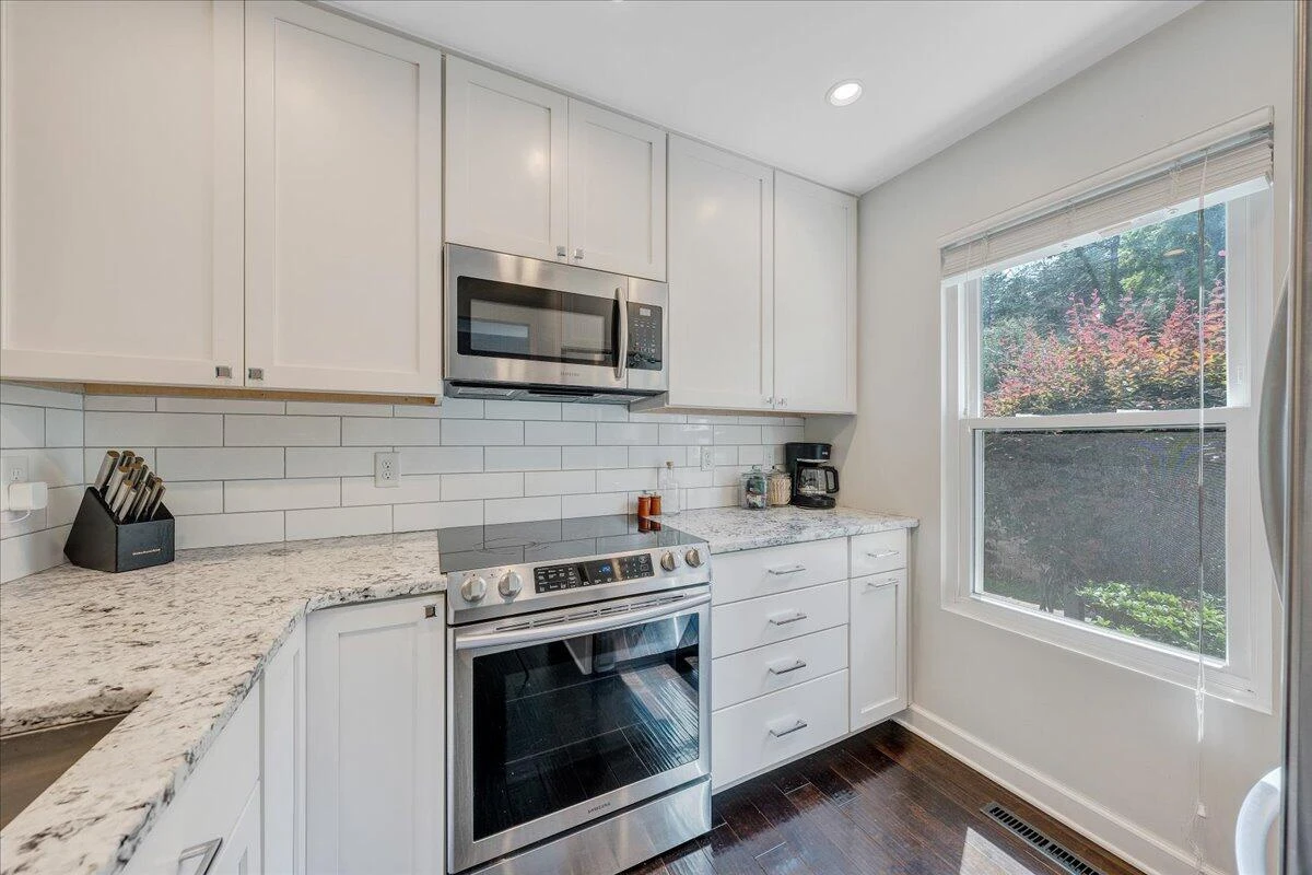 261 SHORE DR - Photo 24