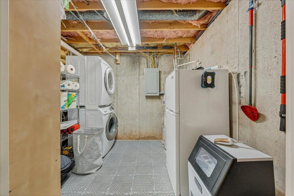 261 SHORE DR - Photo 41