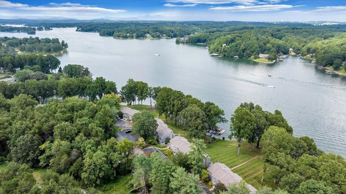 261 SHORE DR - Photo 45