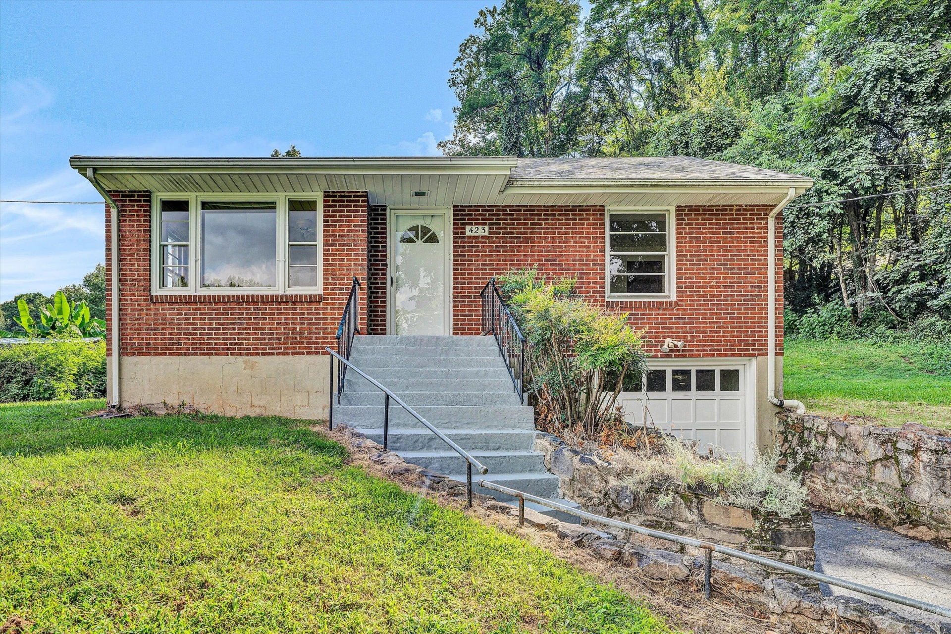 423 Parkdale DR
