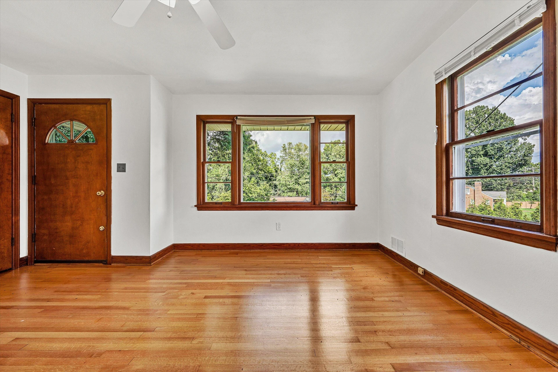 423 Parkdale DR - Photo 6