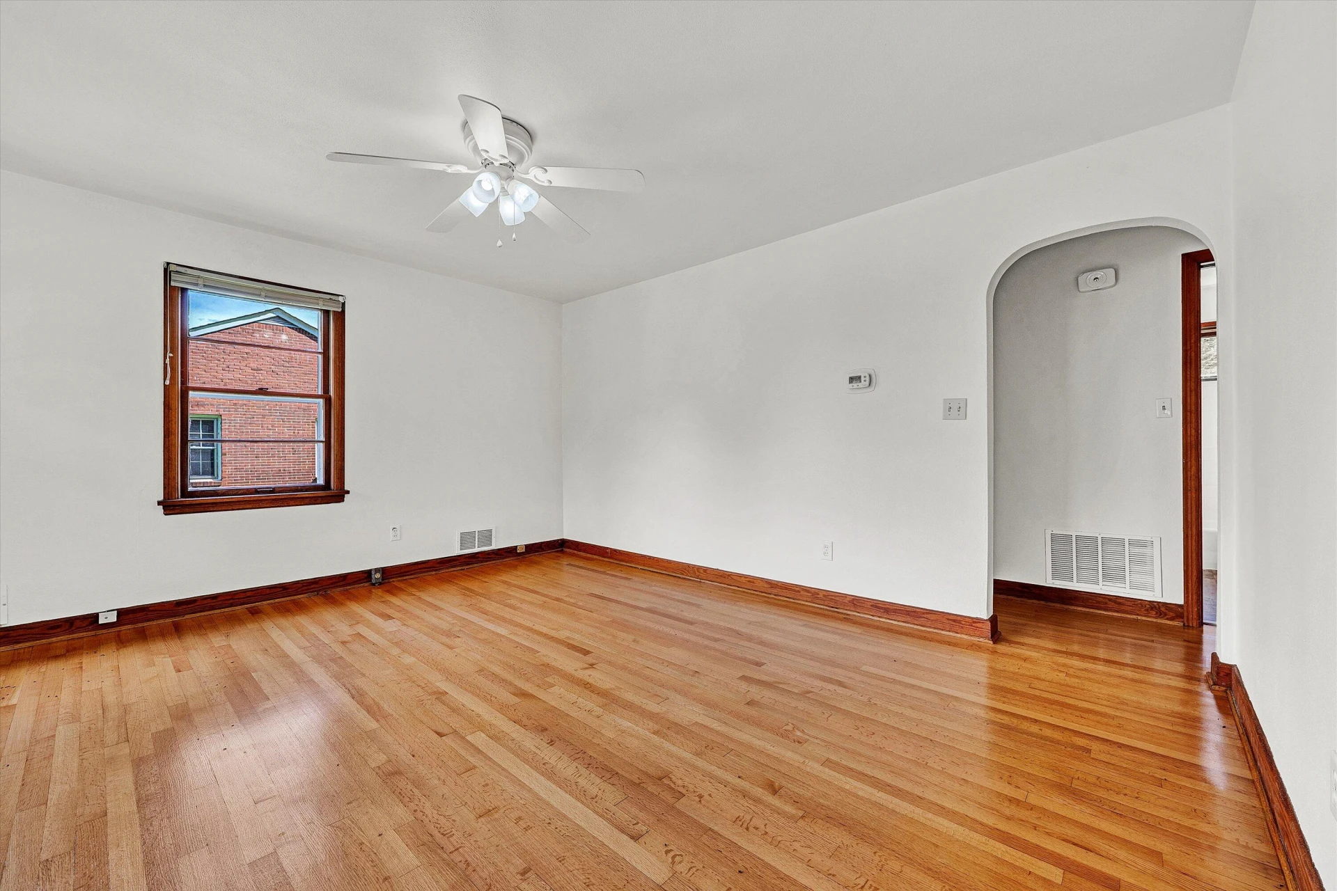 423 Parkdale DR - Photo 8