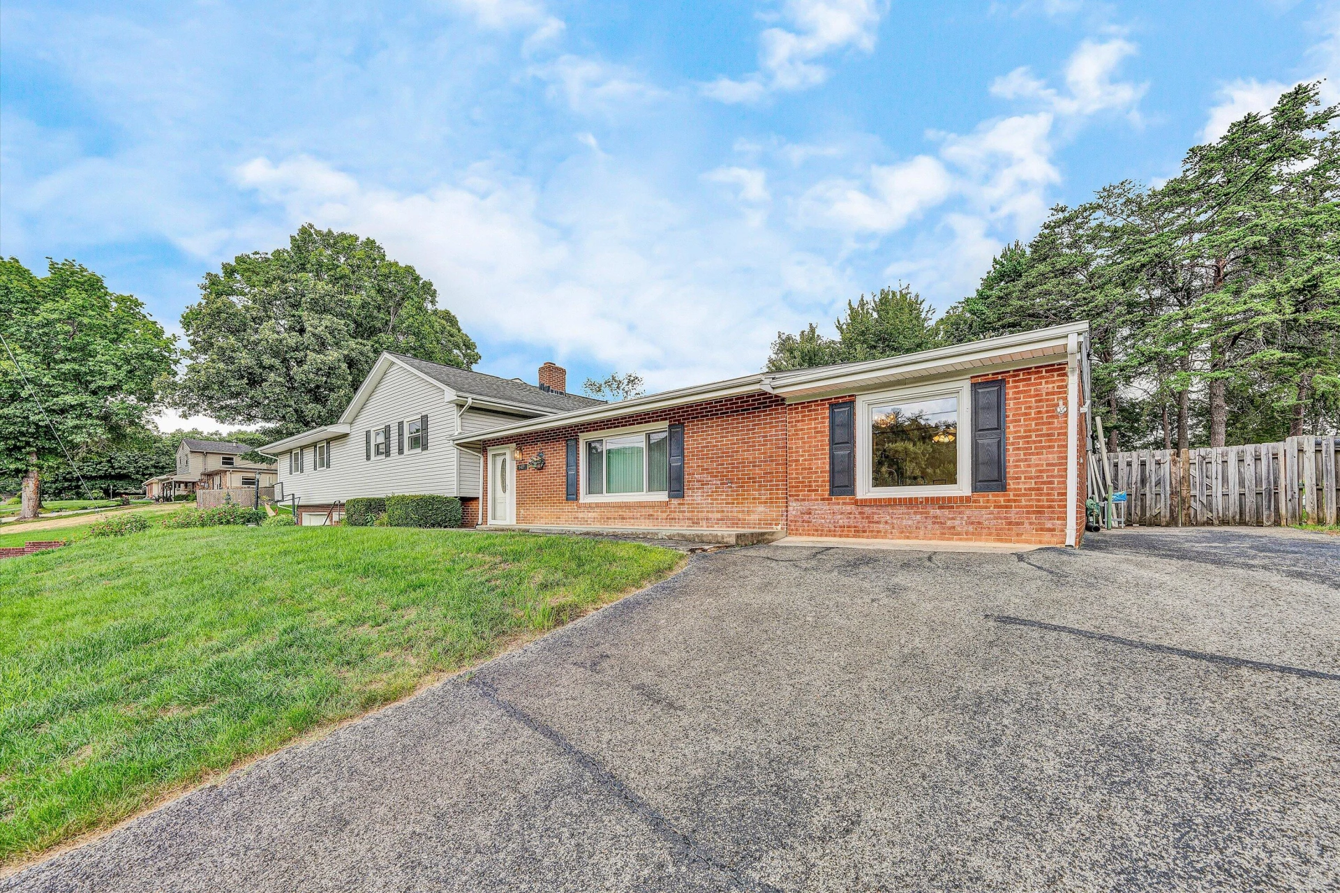 5419 Warwood DR - Photo 4