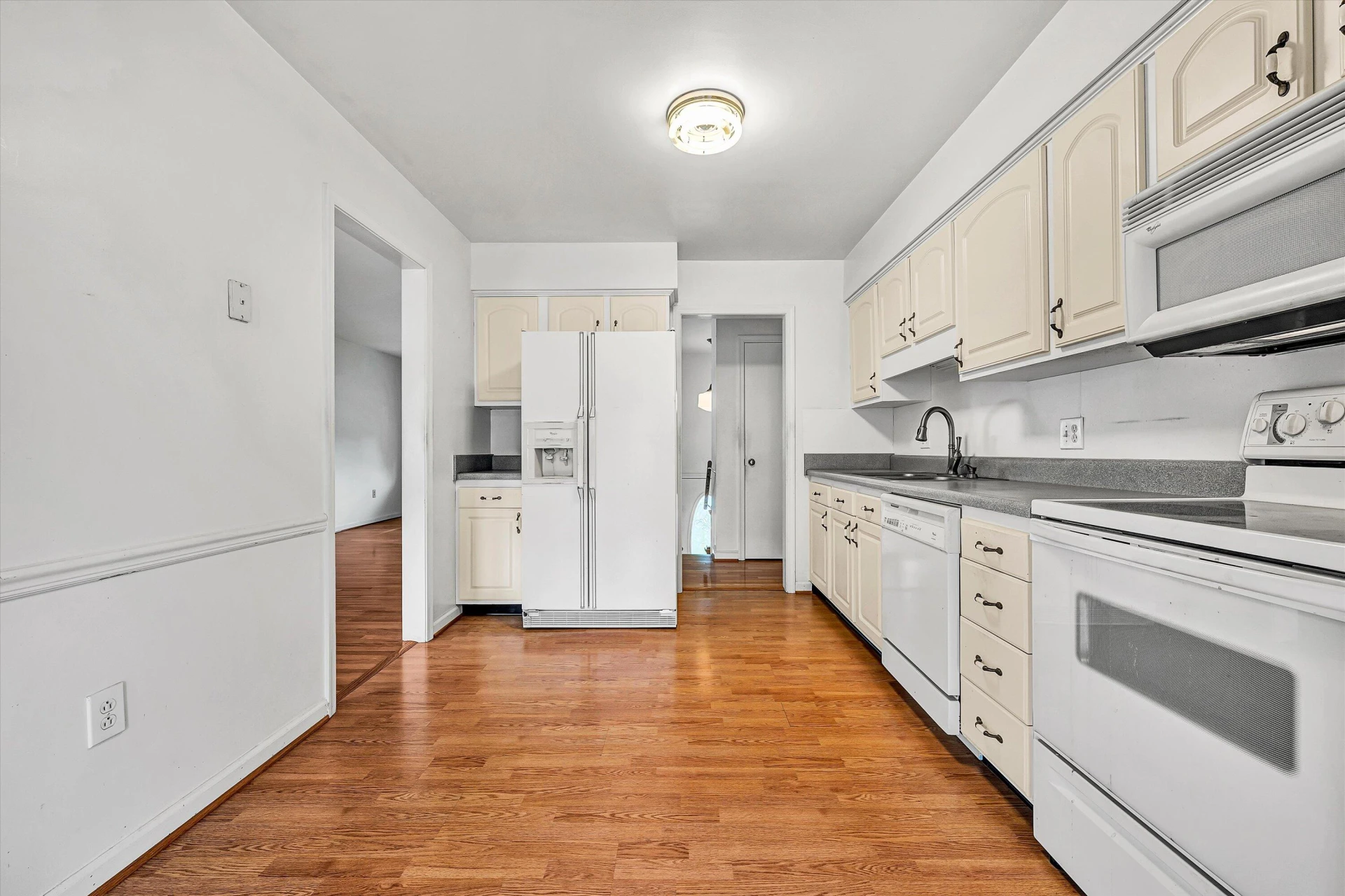 1313 Ashebrook DR - Photo 14