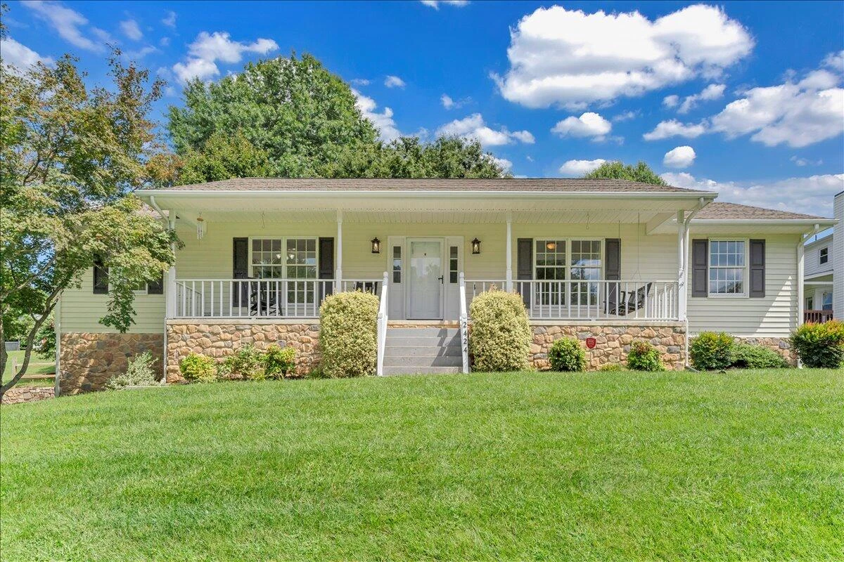 2424 Olde Salem DR