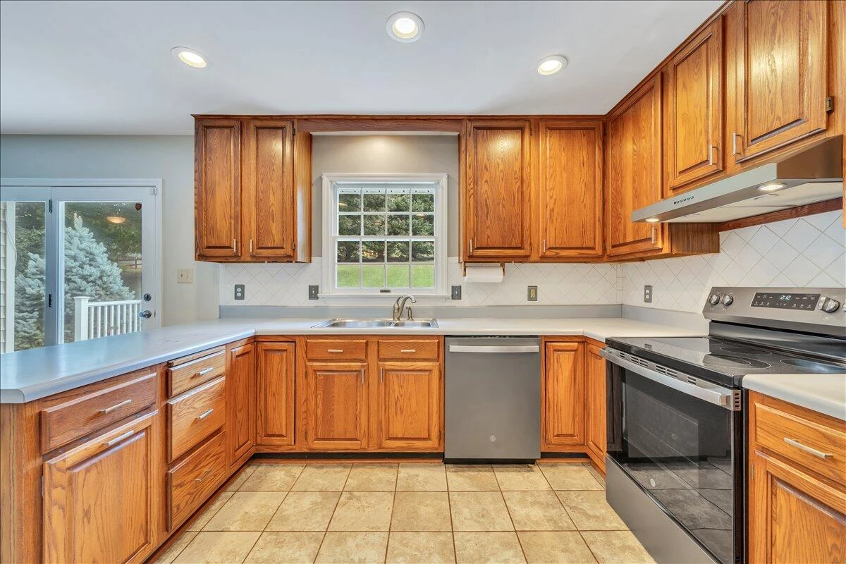 2424 Olde Salem DR - Photo 18
