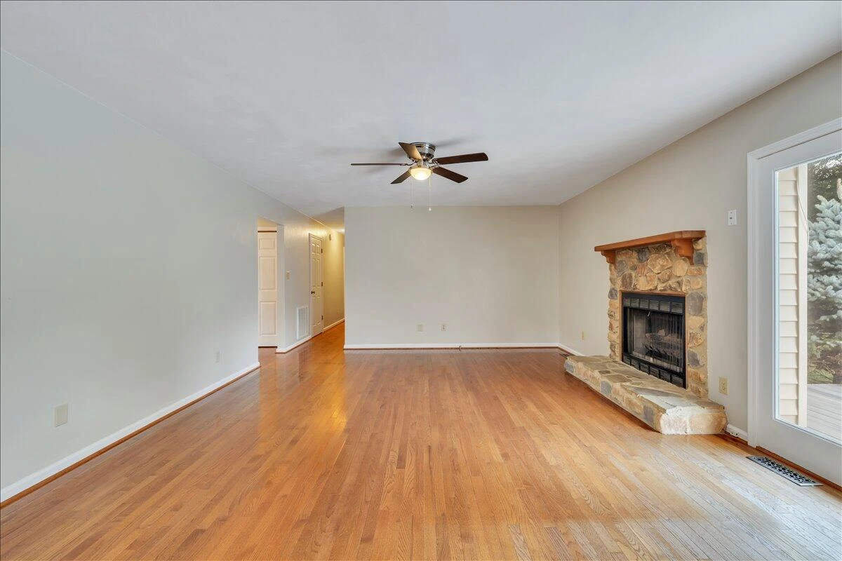 2424 Olde Salem DR - Photo 26