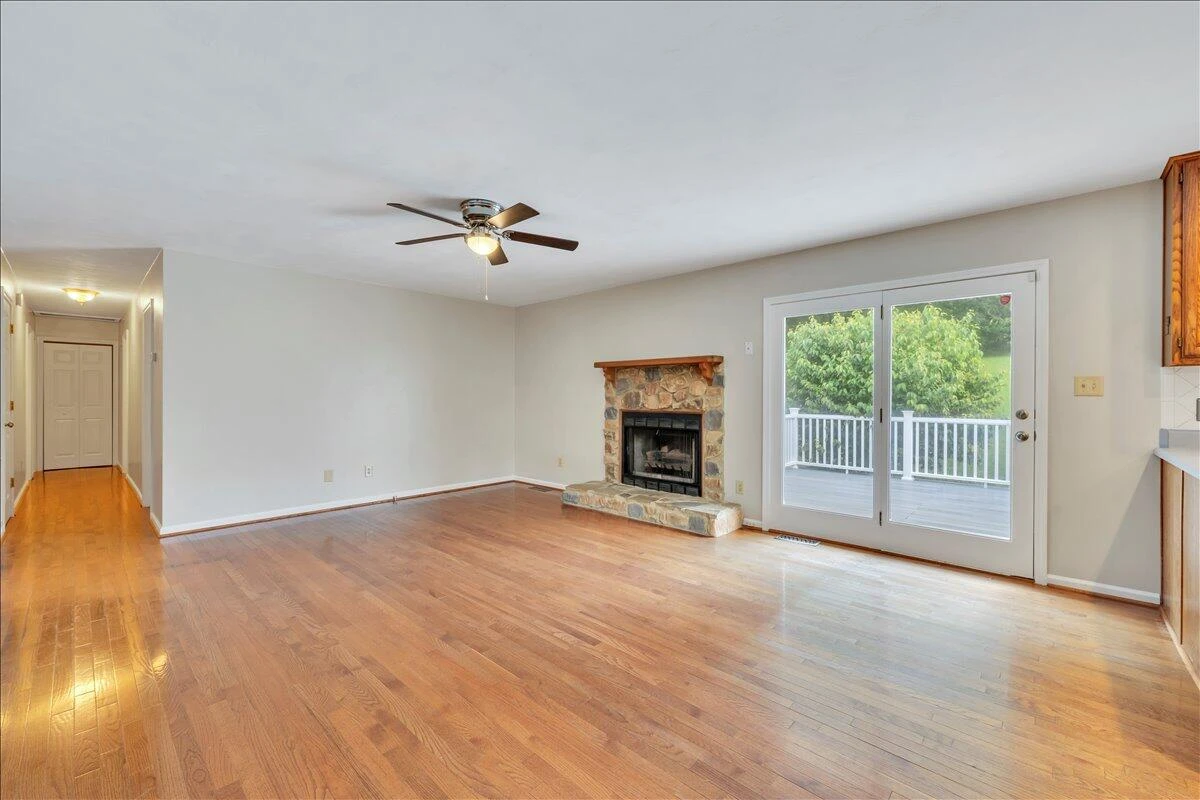 2424 Olde Salem DR - Photo 27