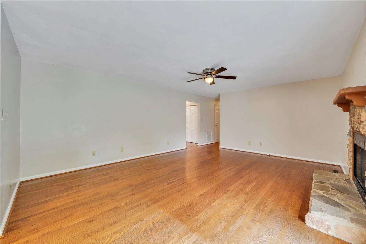 2424 Olde Salem DR - Photo 28