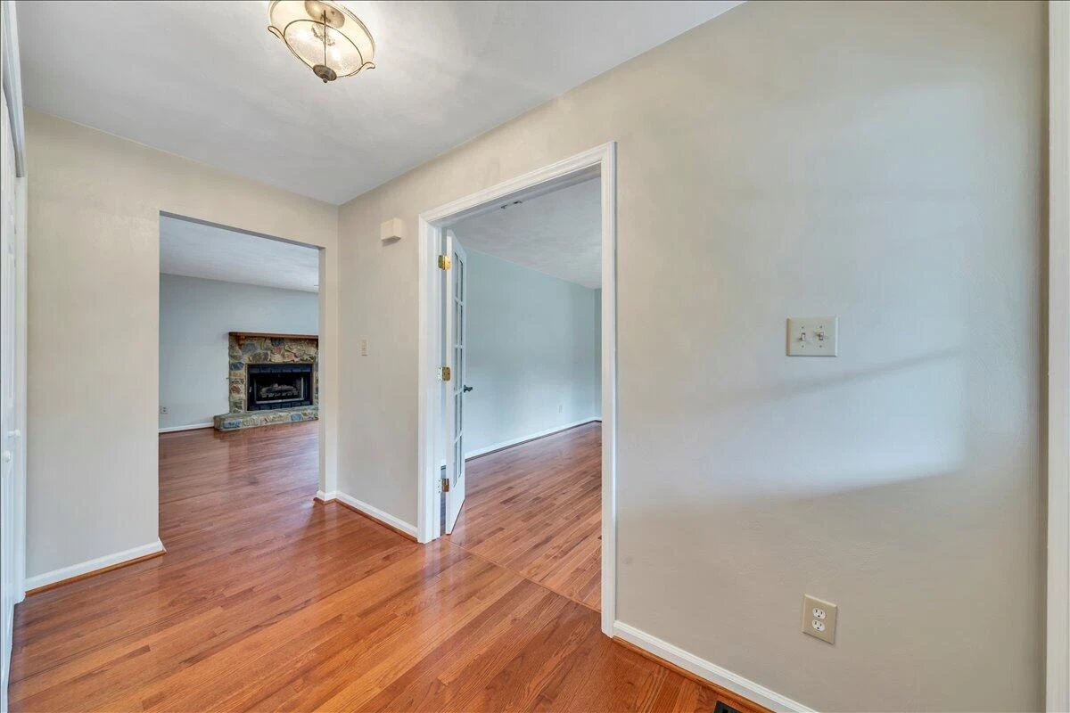 2424 Olde Salem DR - Photo 3