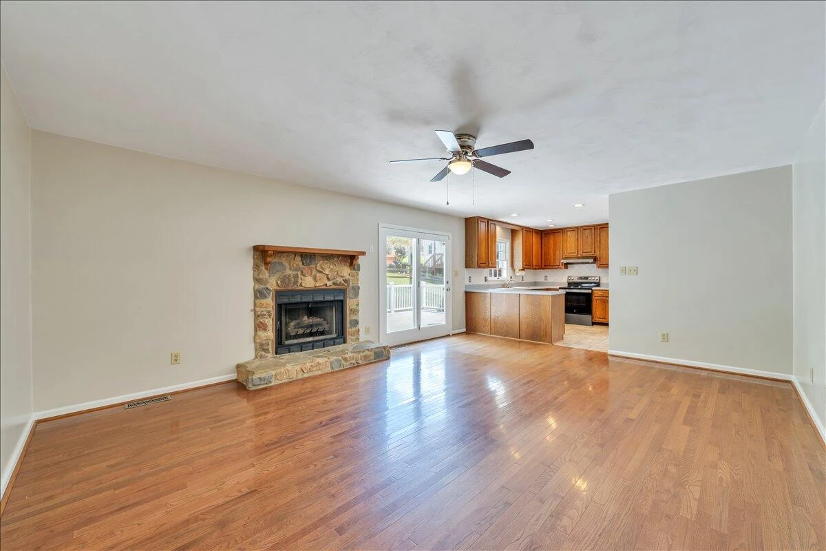 2424 Olde Salem DR - Photo 30