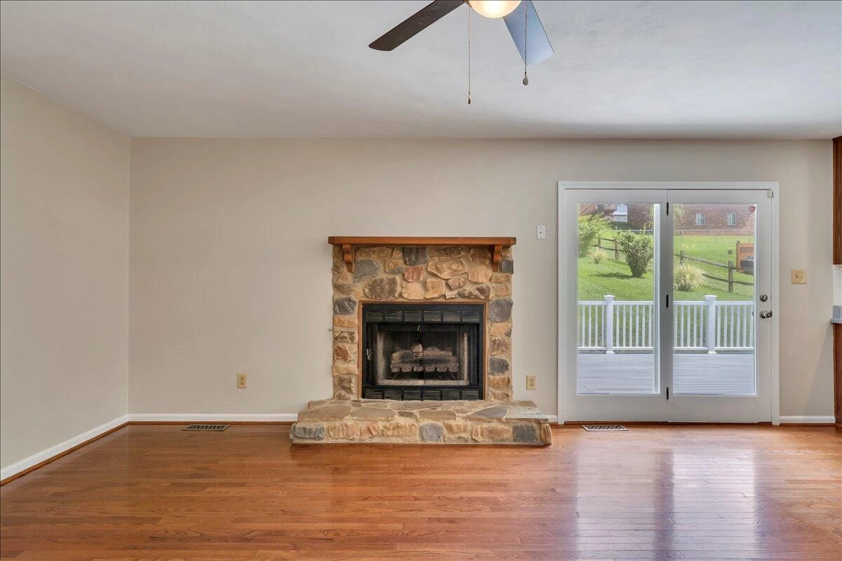 2424 Olde Salem DR - Photo 32