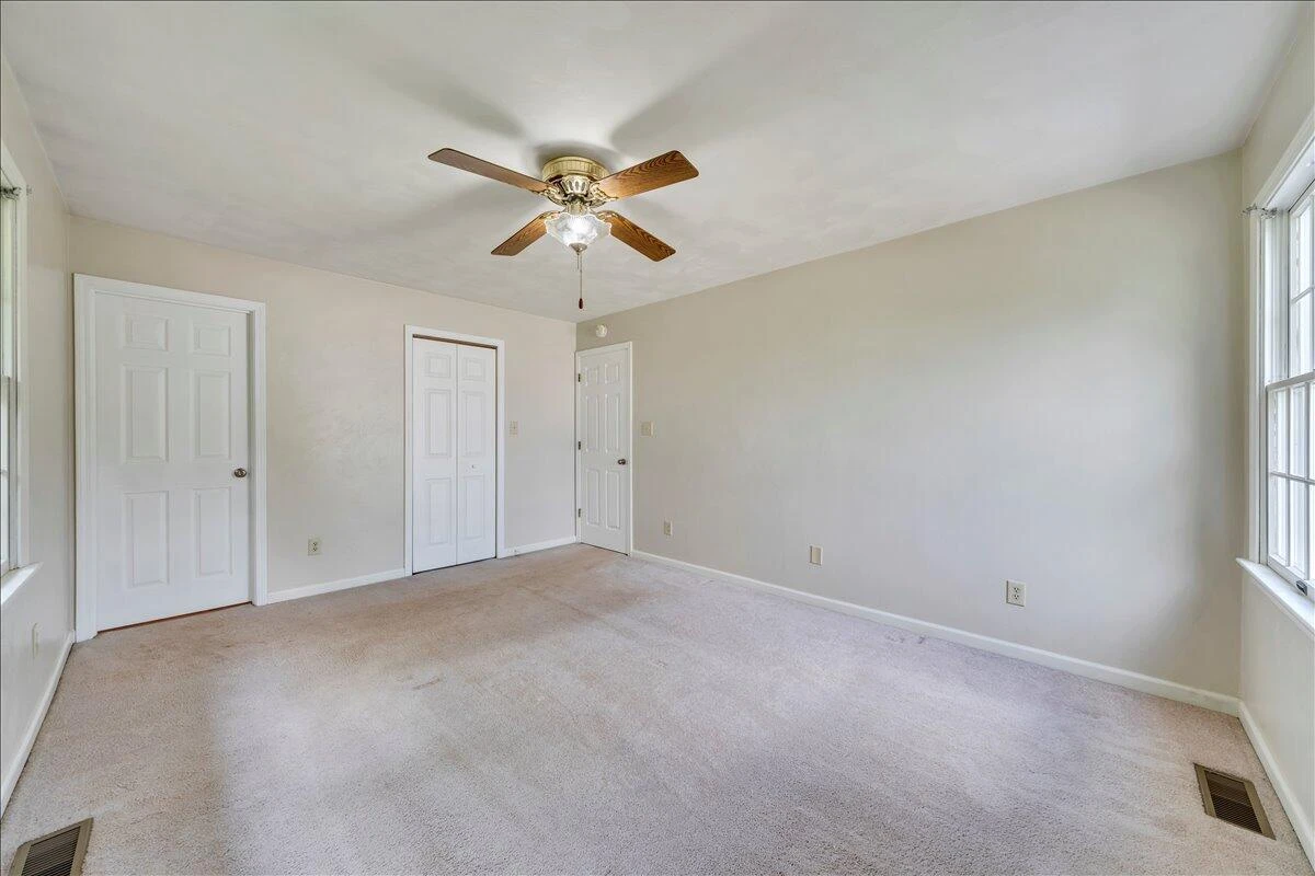 2424 Olde Salem DR - Photo 37