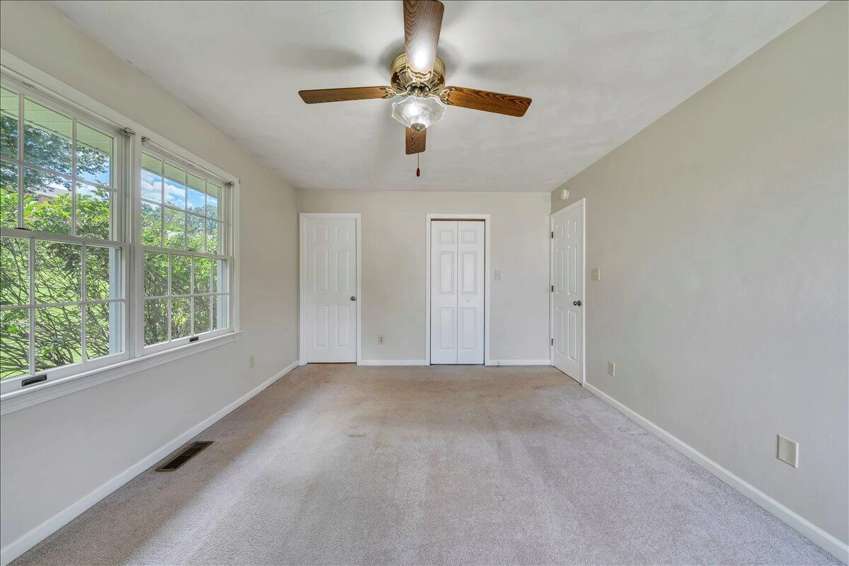 2424 Olde Salem DR - Photo 38