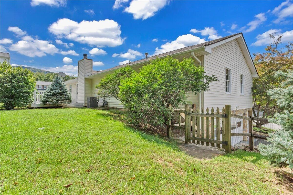 2424 Olde Salem DR - Photo 65