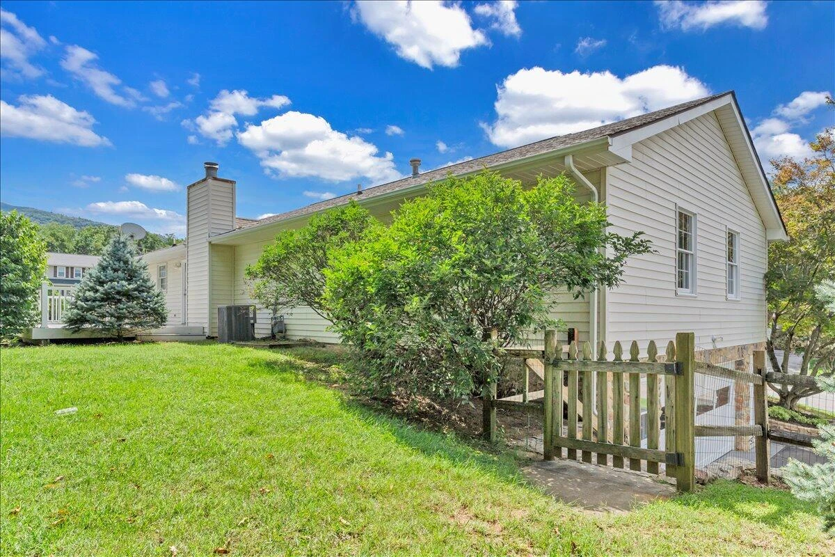 2424 Olde Salem DR - Photo 66