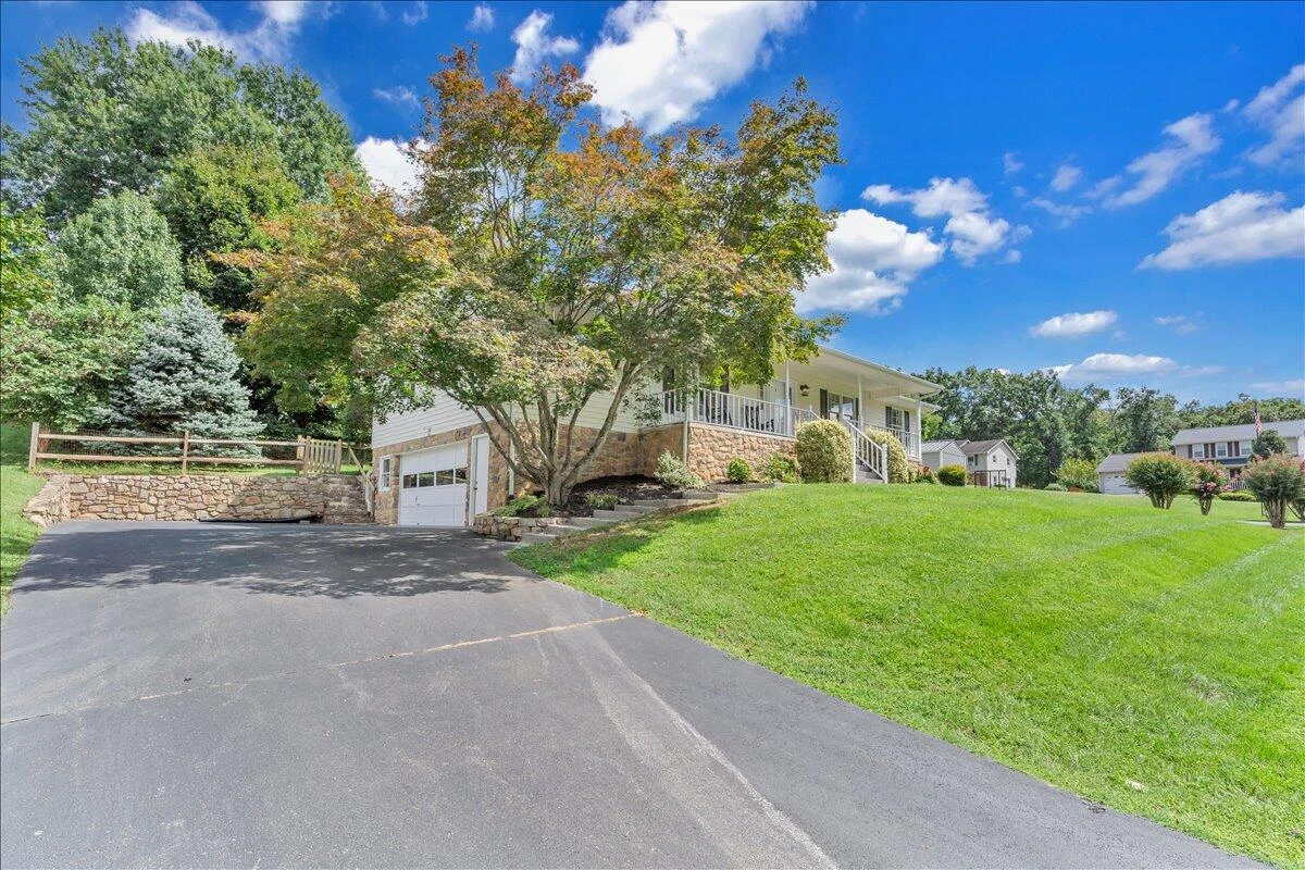 2424 Olde Salem DR - Photo 69