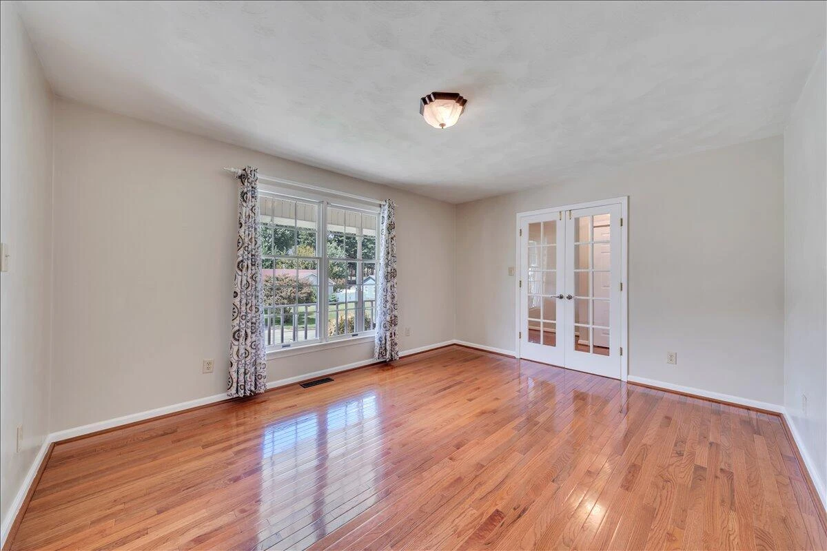 2424 Olde Salem DR - Photo 8