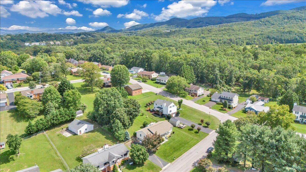 2424 Olde Salem DR - Photo 86
