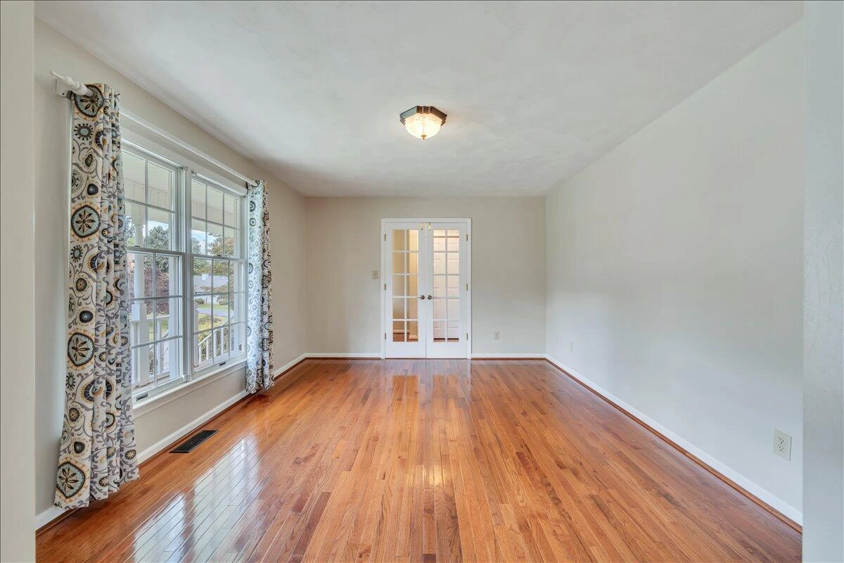2424 Olde Salem DR - Photo 9