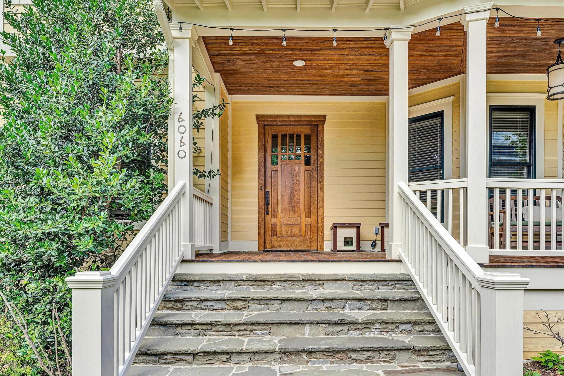 6060 Roycroft DR - Photo 2