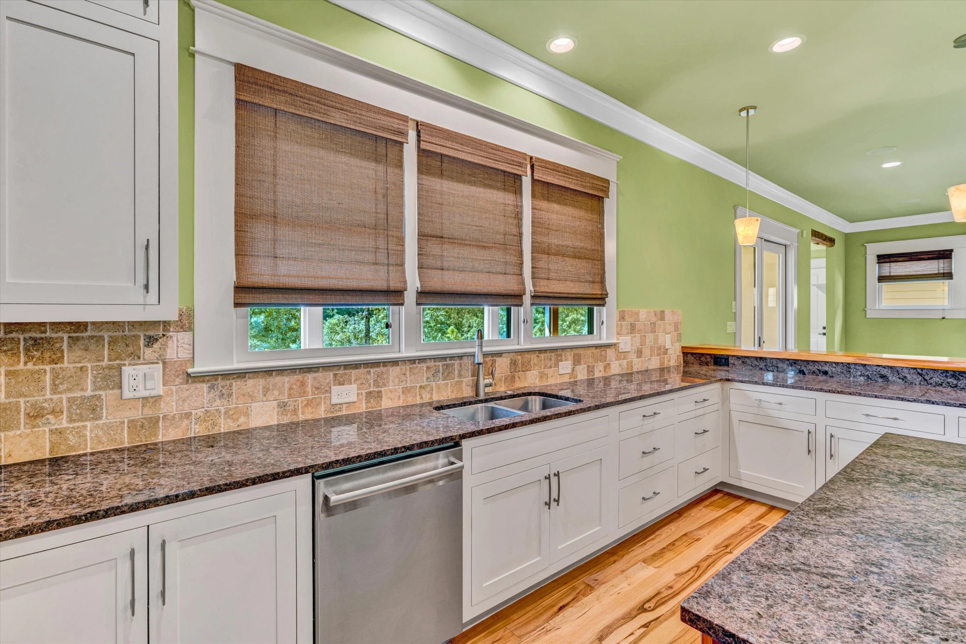 6060 Roycroft DR - Photo 32