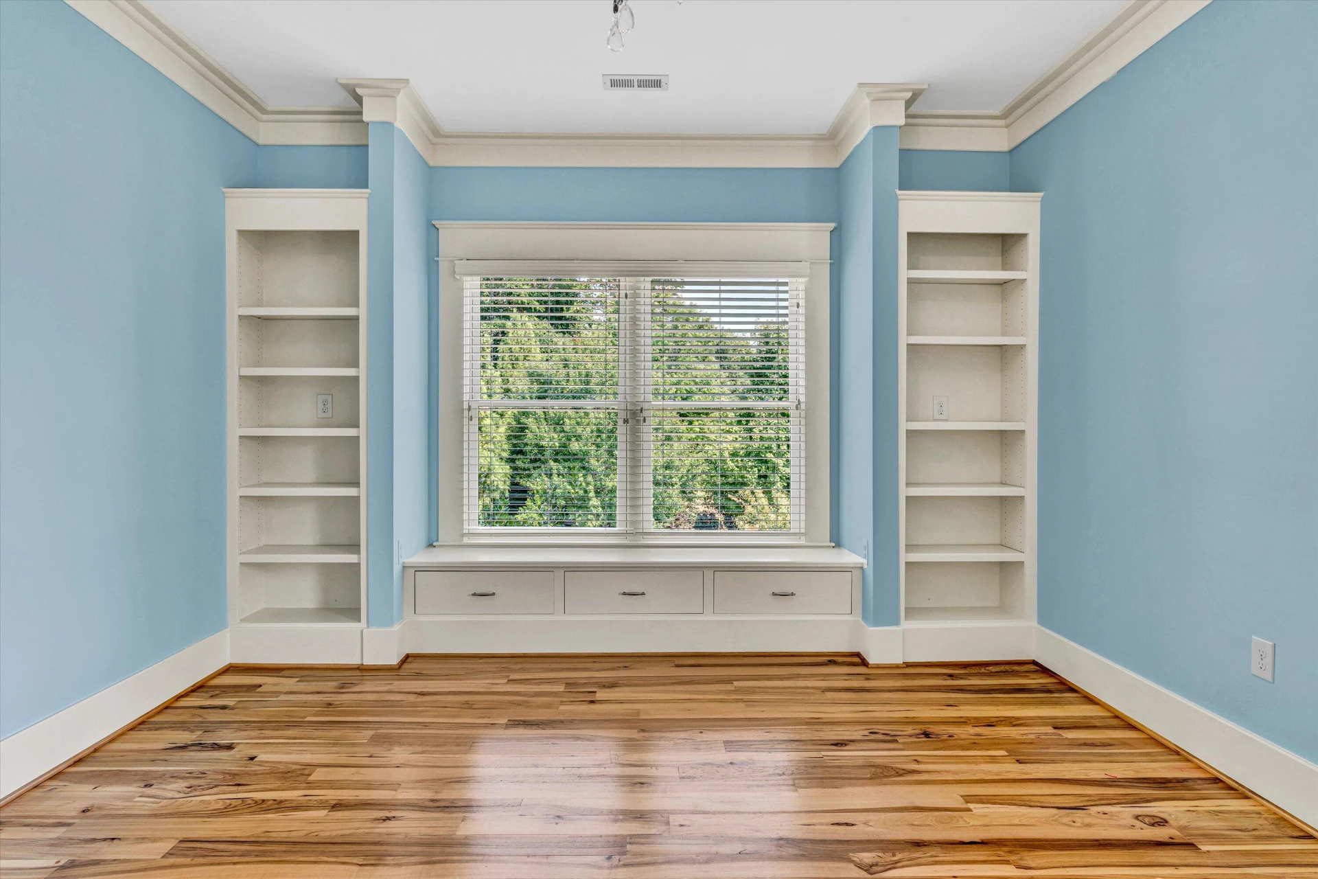 6060 Roycroft DR - Photo 43
