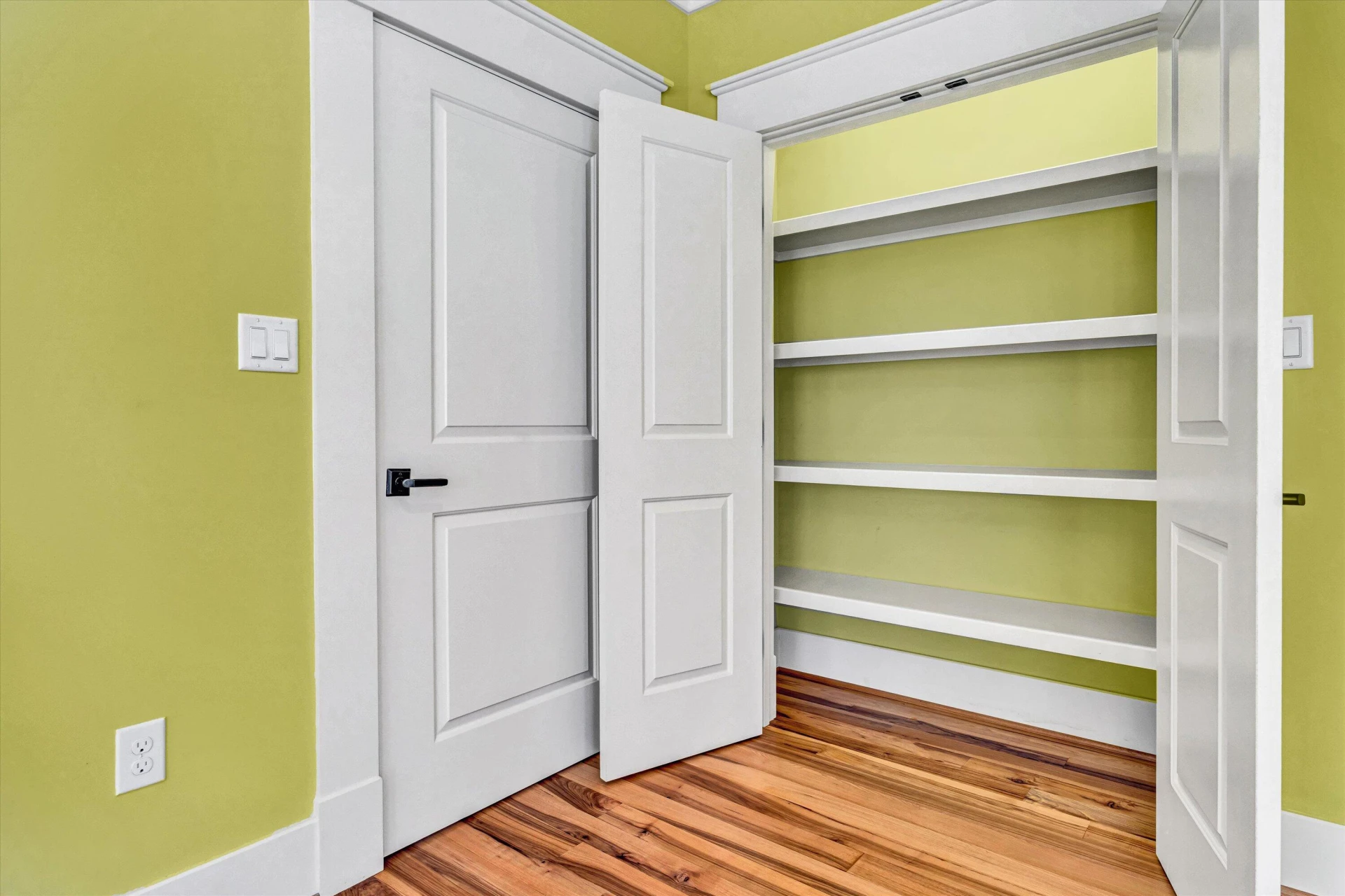 6060 Roycroft DR - Photo 50
