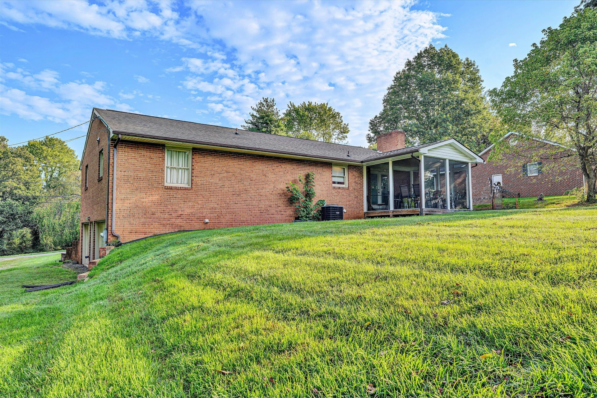 573 Crestland DR - Photo 11