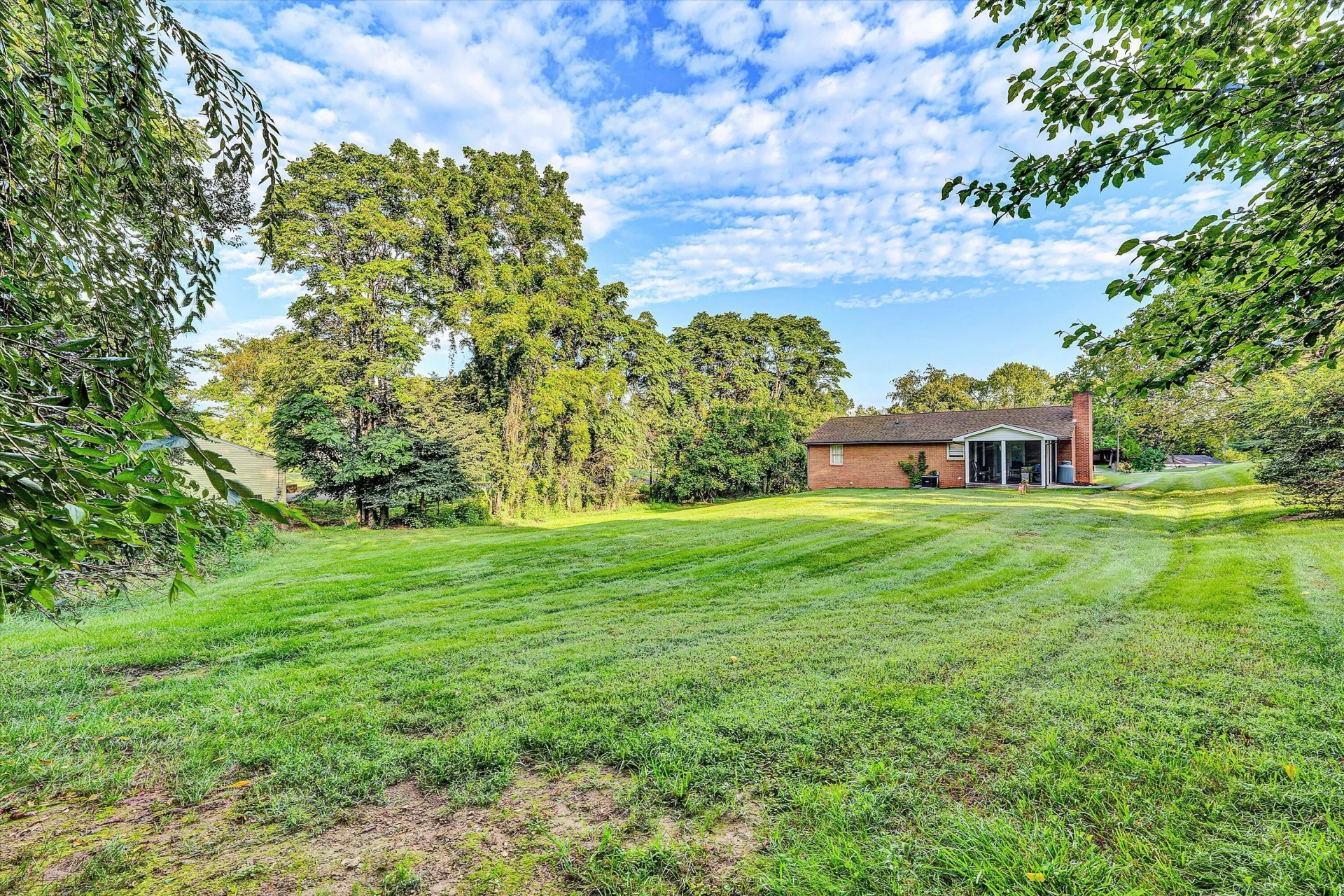 573 Crestland DR - Photo 12