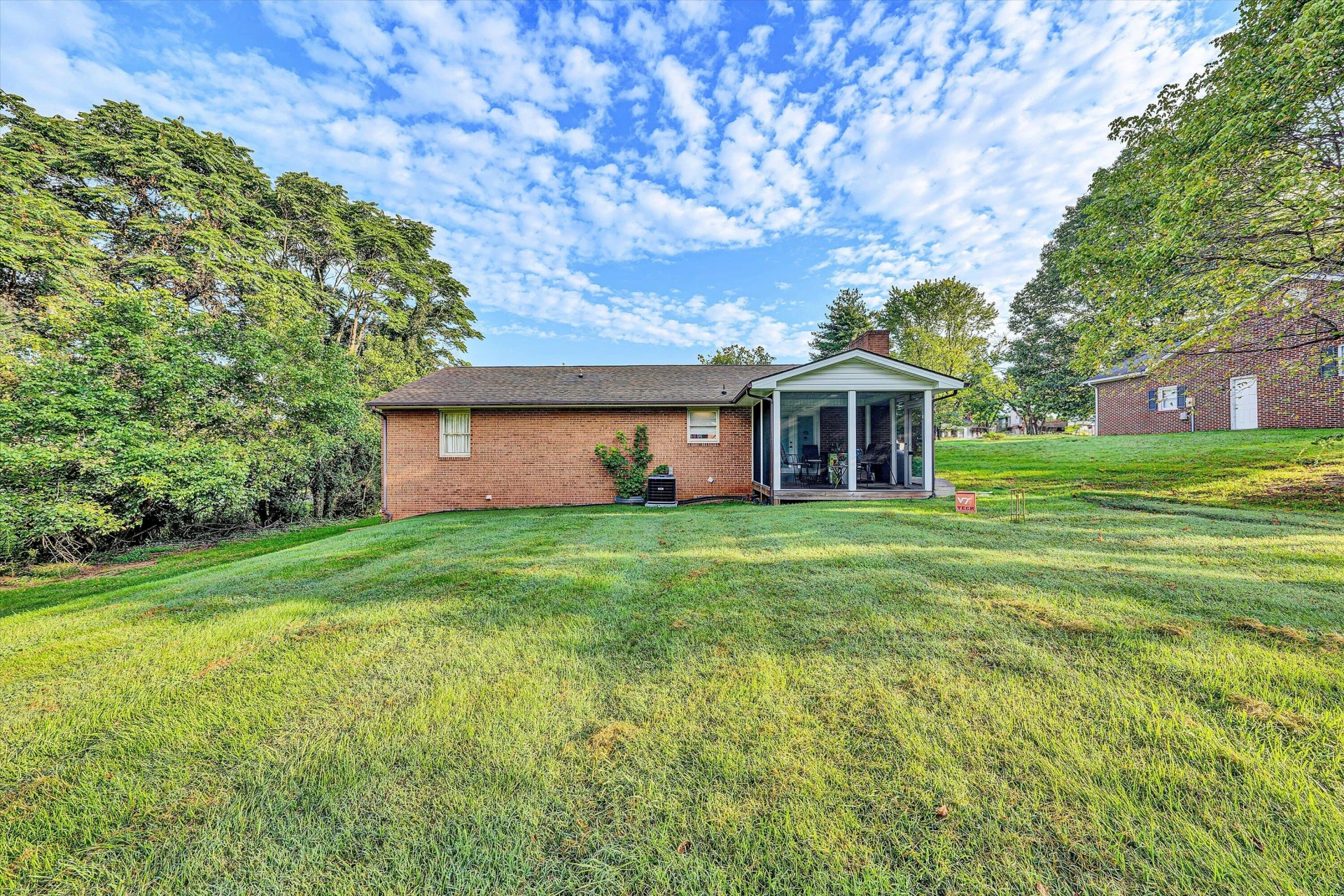 573 Crestland DR - Photo 13