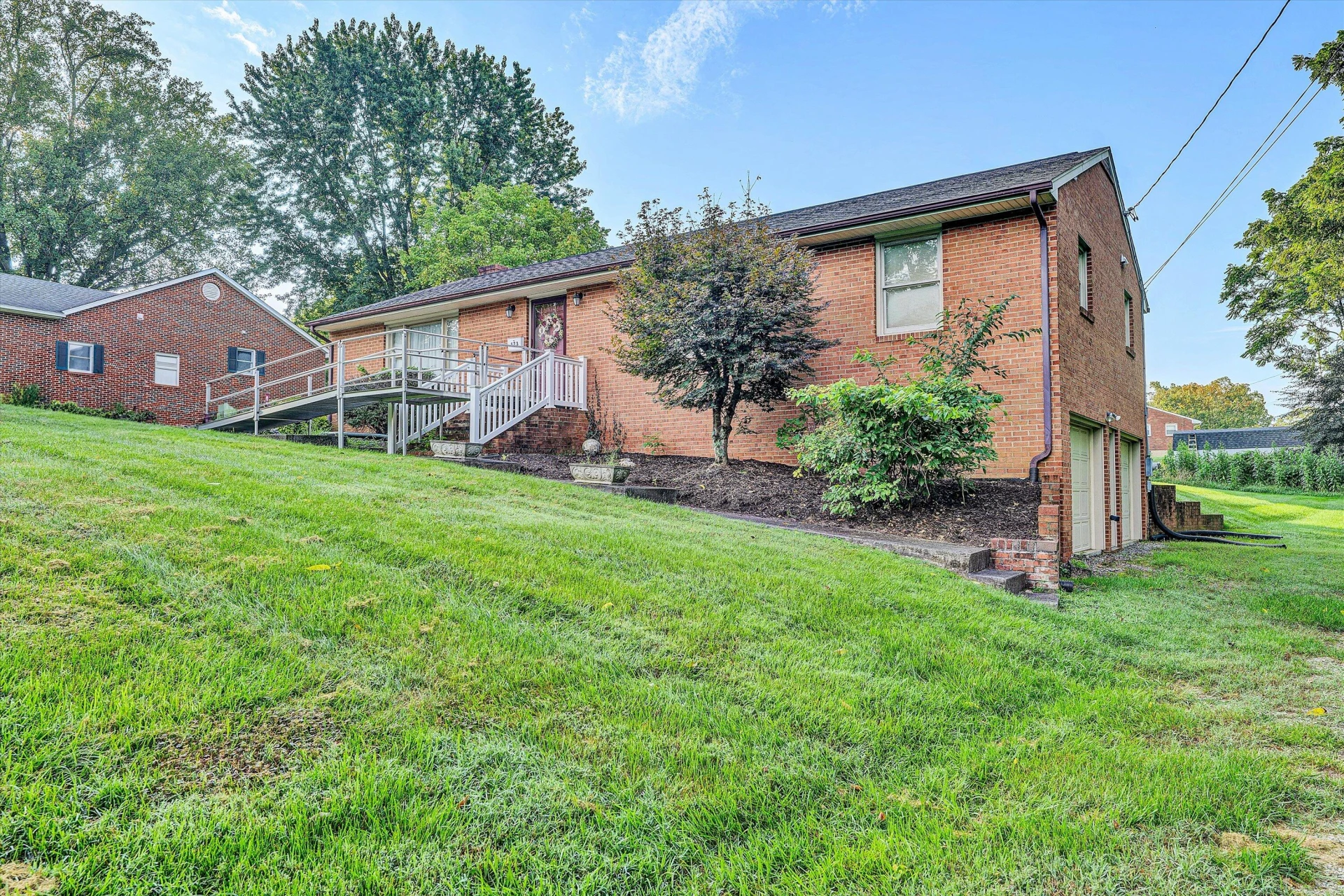 573 Crestland DR - Photo 15