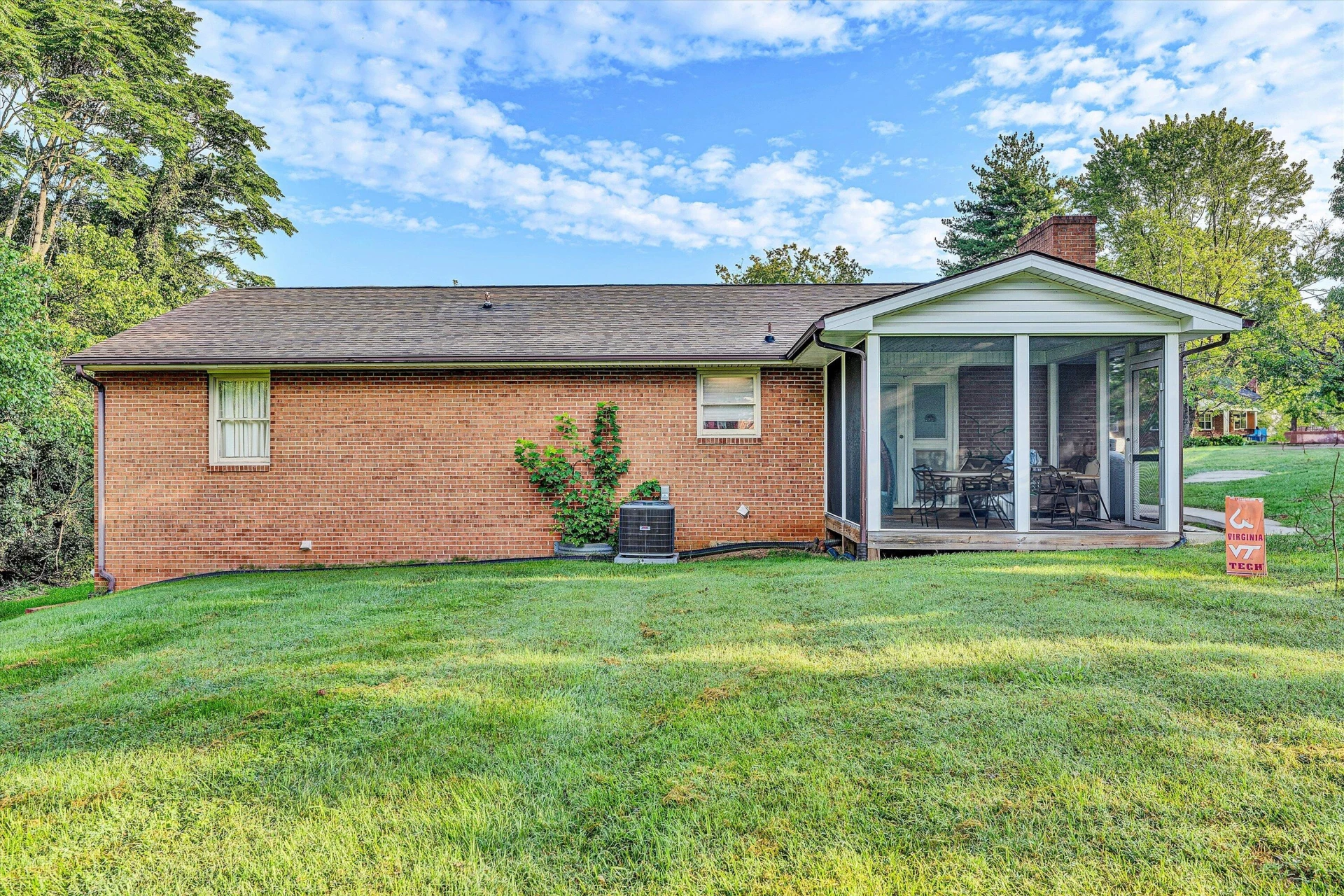573 Crestland DR - Photo 8