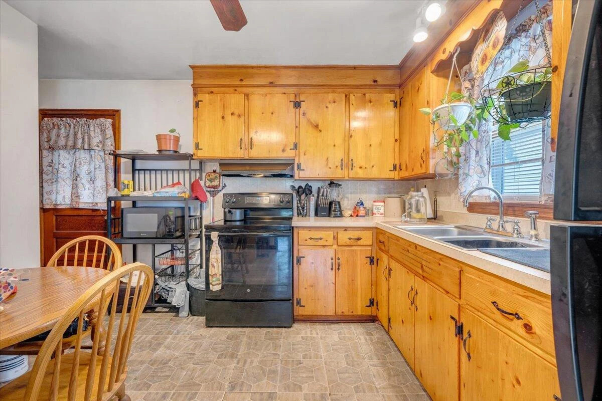 4133 Fielding AVE NW - Photo 9