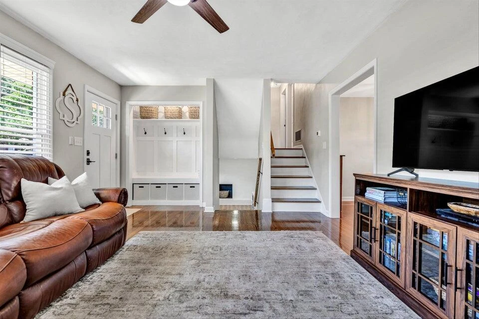 1434 NARCISSUS ST - Photo 4