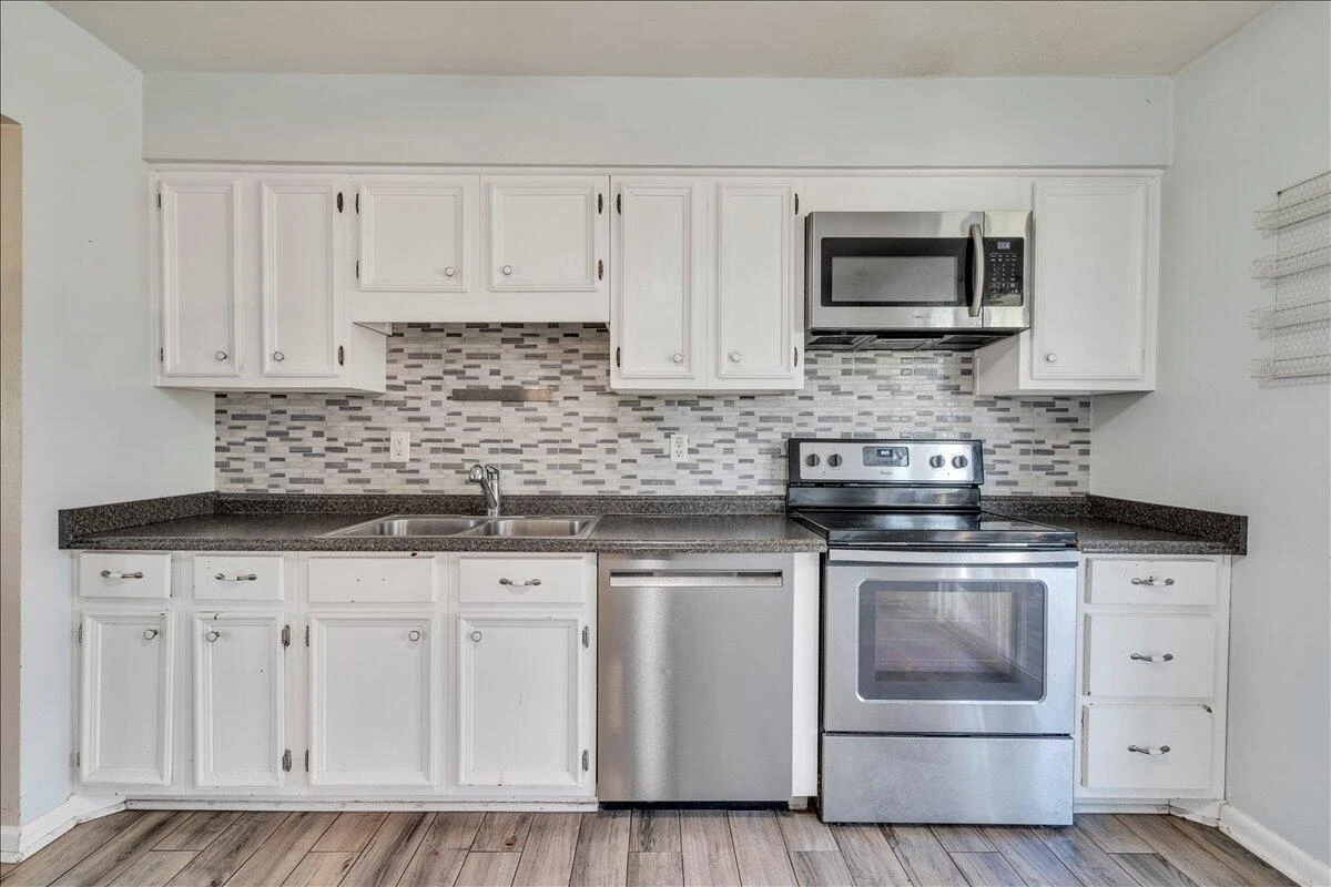 3728 Hyde Park DR - Photo 14