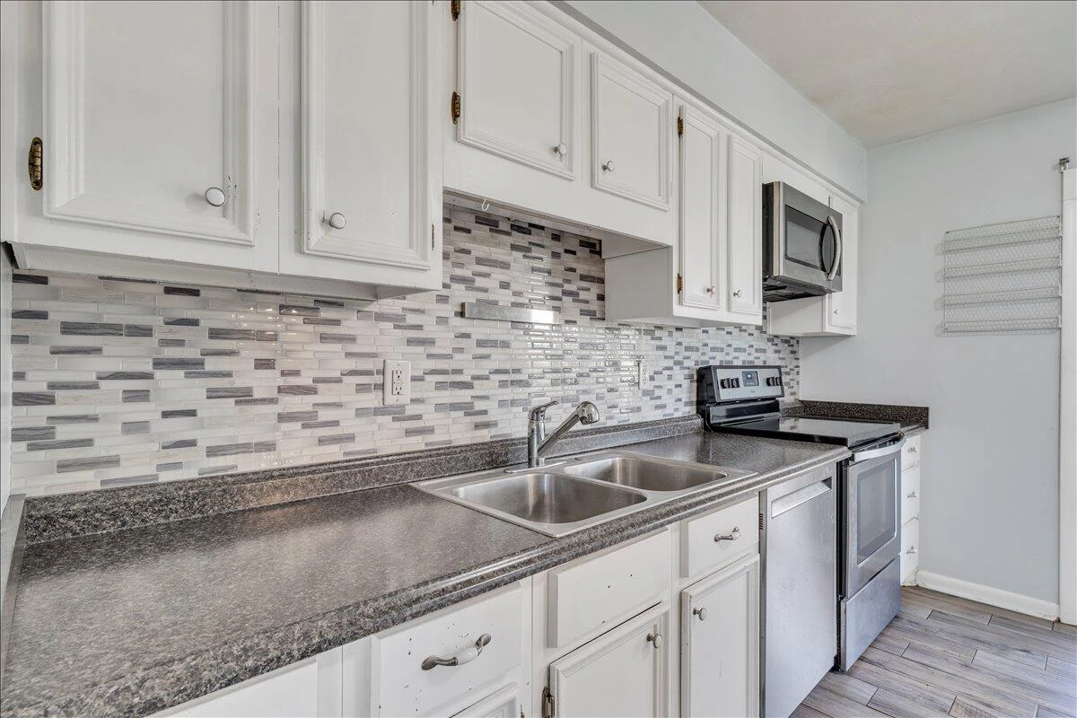 3728 Hyde Park DR - Photo 15