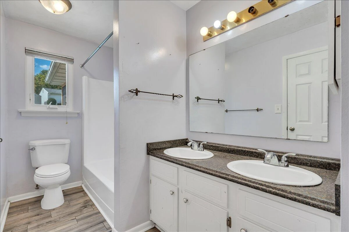 3728 Hyde Park DR - Photo 19
