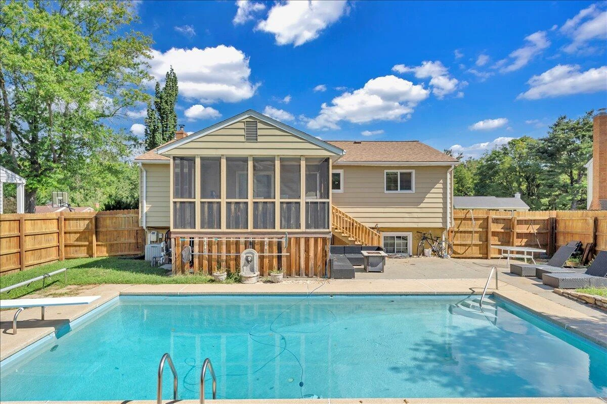 3728 Hyde Park DR - Photo 2