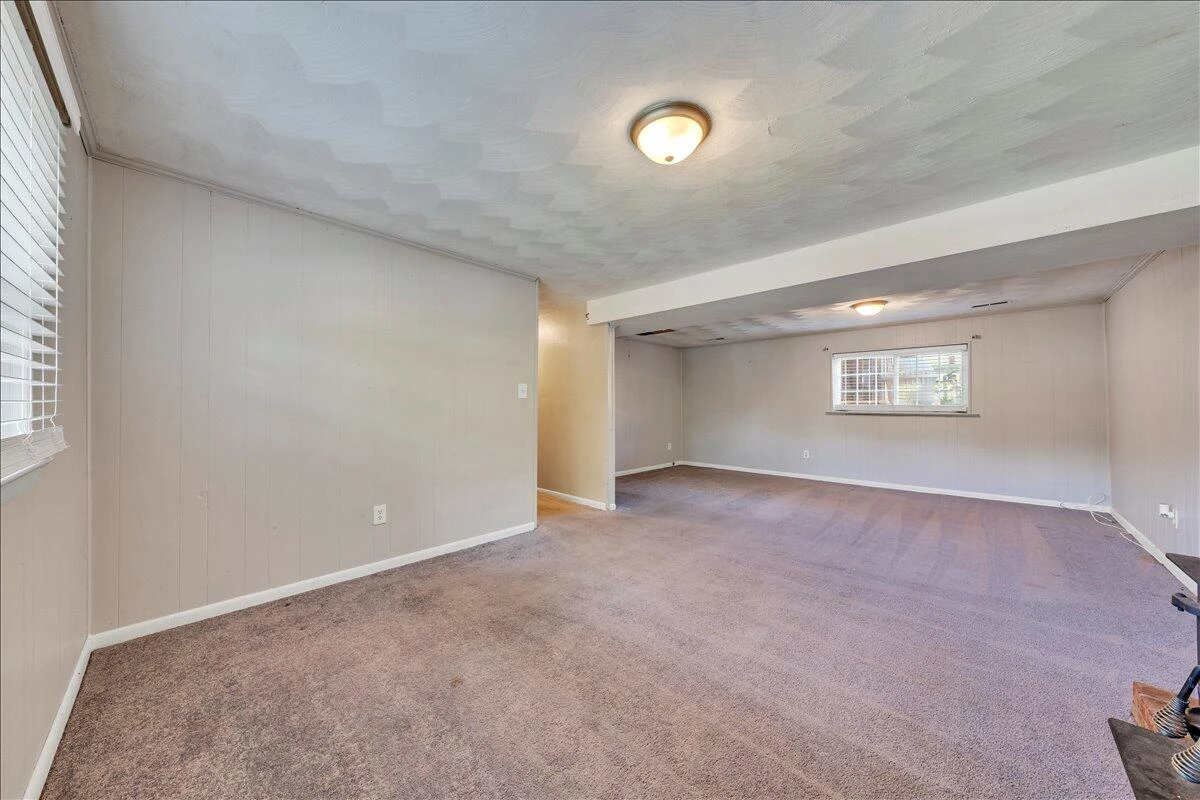 3728 Hyde Park DR - Photo 27