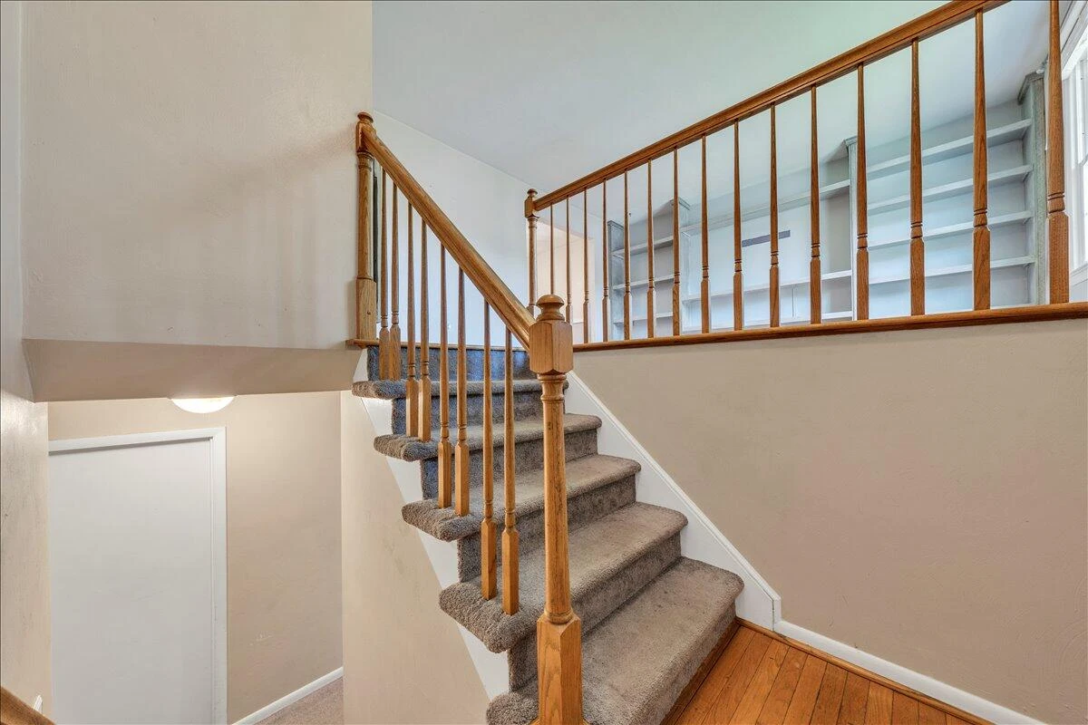 3728 Hyde Park DR - Photo 3