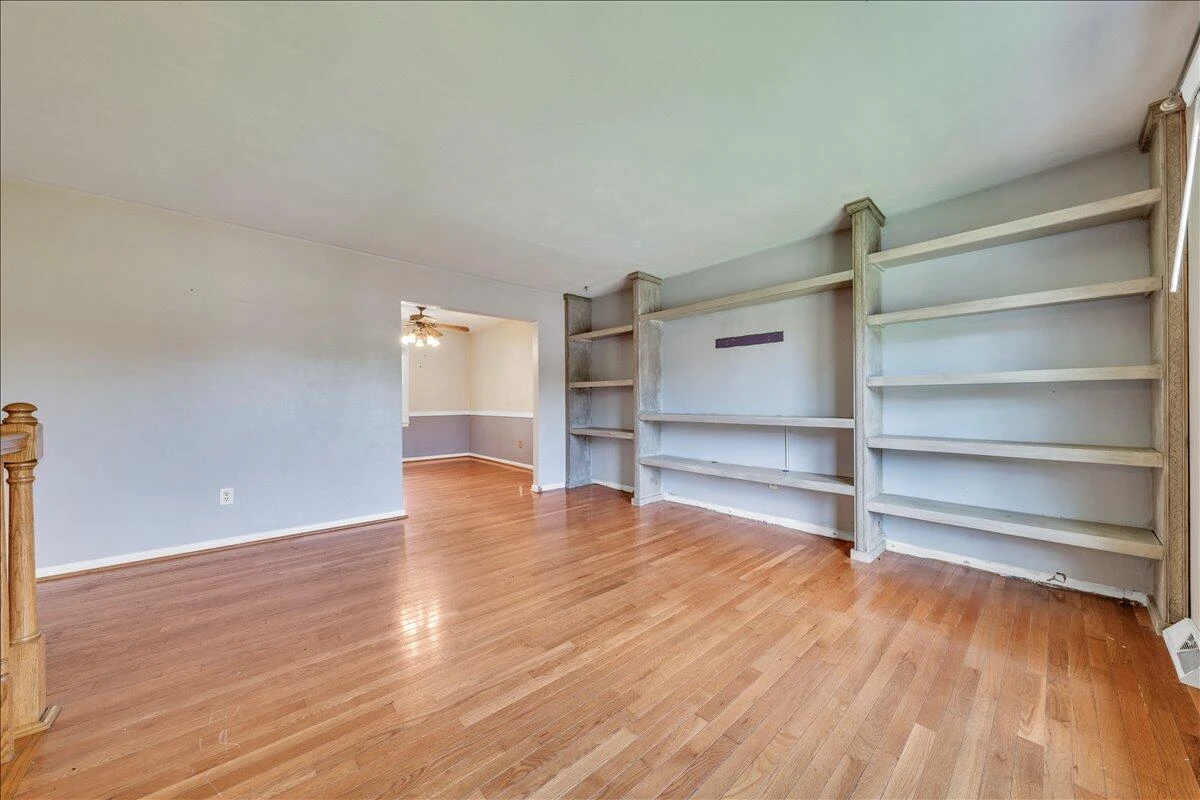 3728 Hyde Park DR - Photo 5
