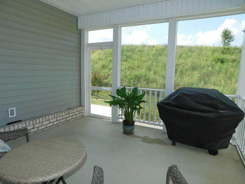 2750 Russlen DR - Photo 32