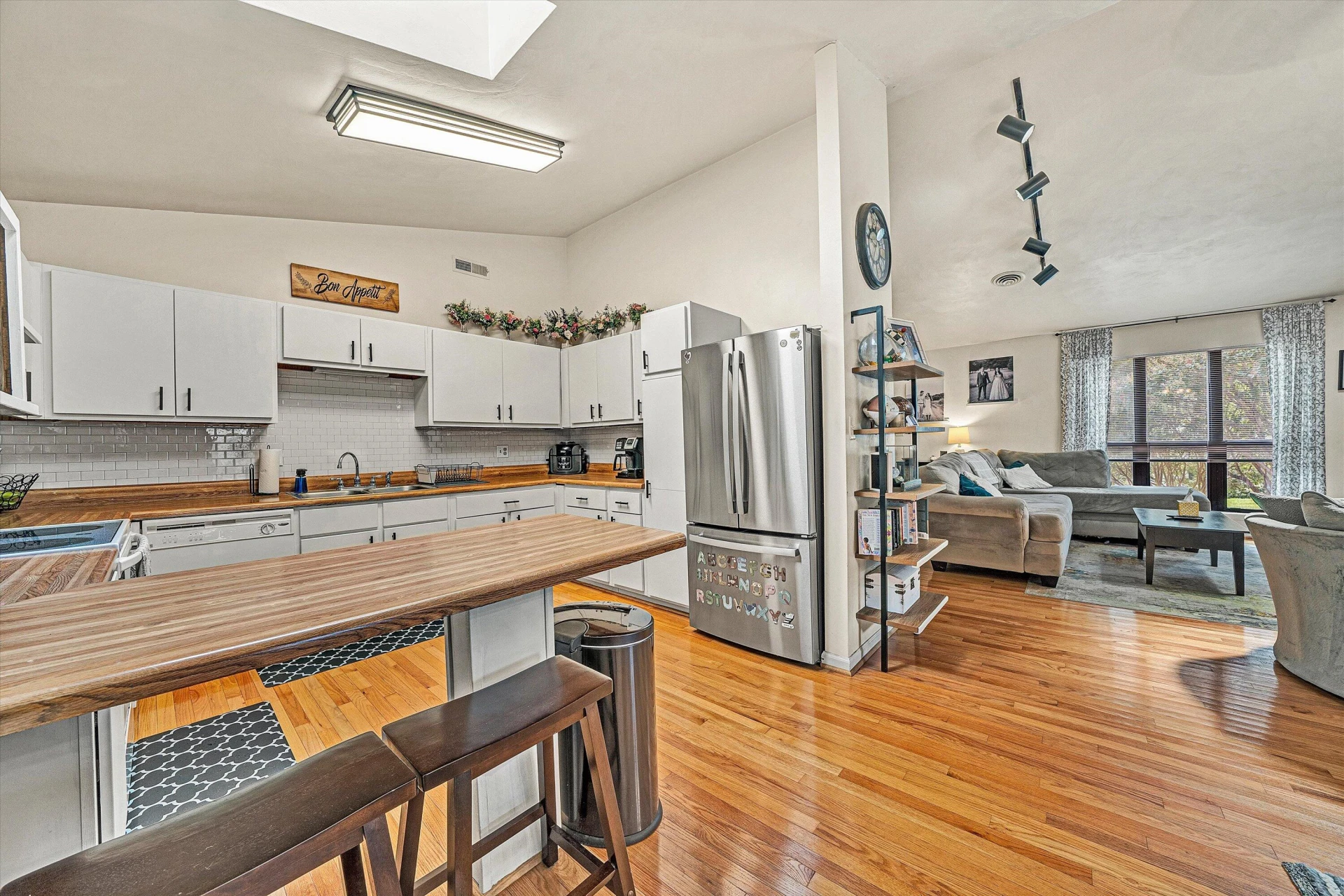 5579 Cynthia DR - Photo 13