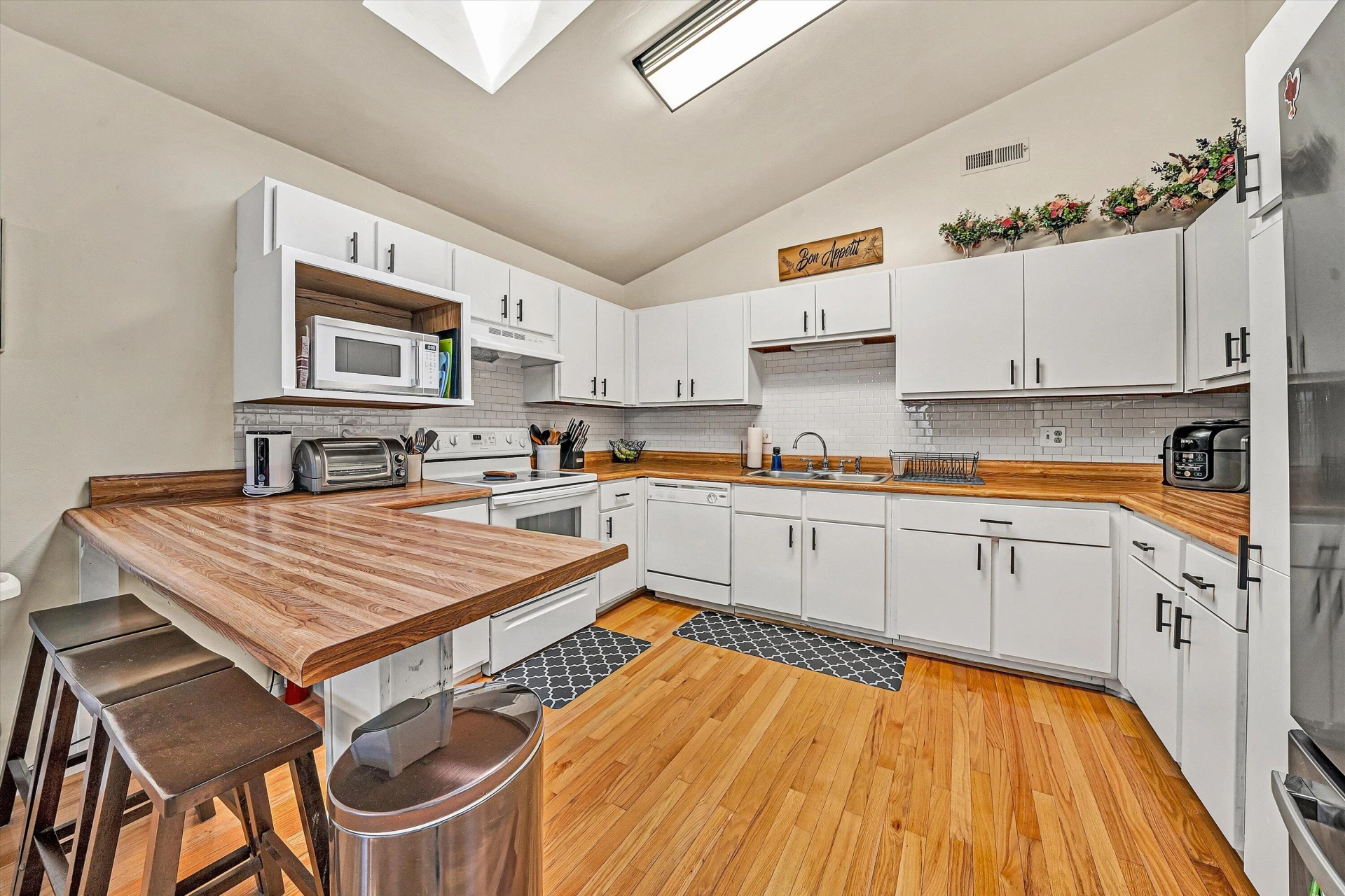 5579 Cynthia DR - Photo 15