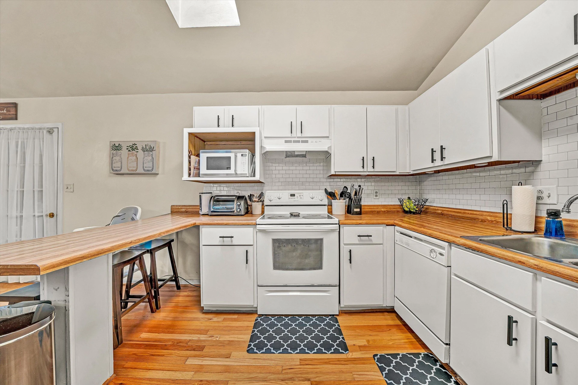 5579 Cynthia DR - Photo 16