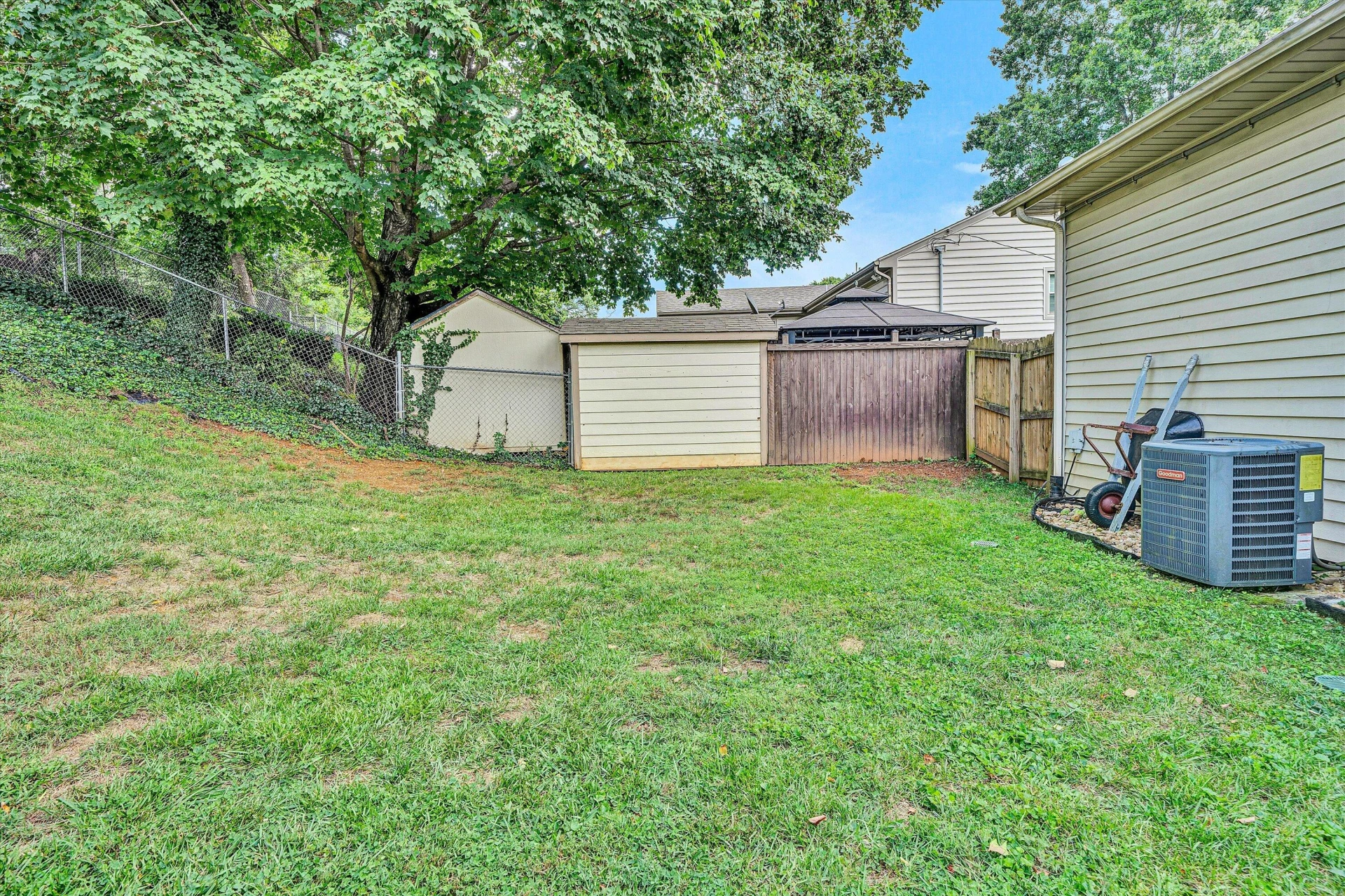 5579 Cynthia DR - Photo 36