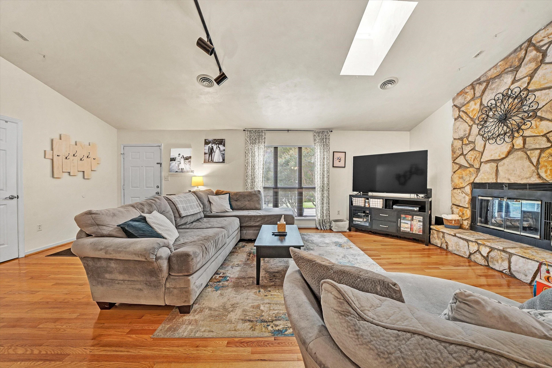 5579 Cynthia DR - Photo 5