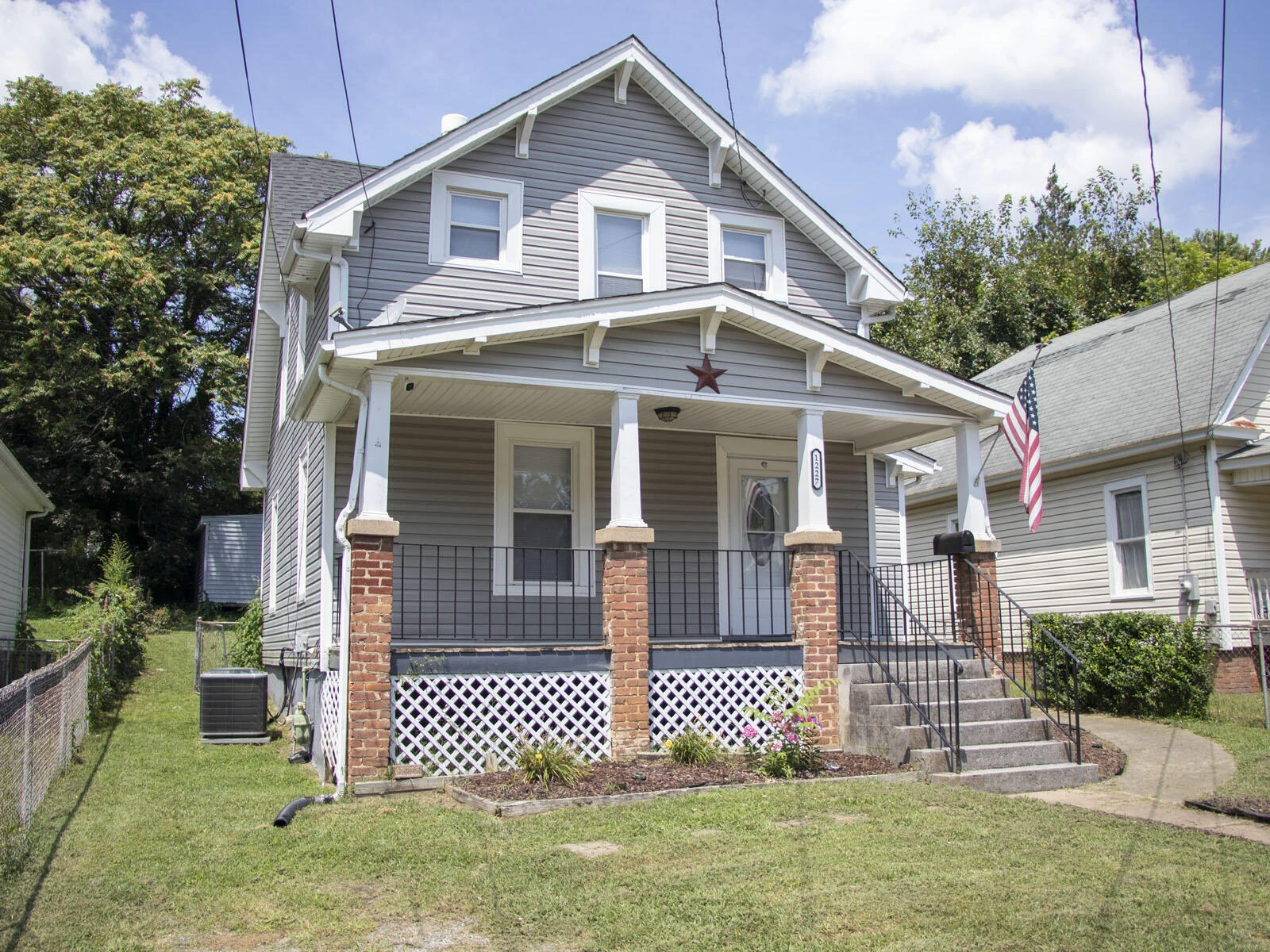 1227 Buena Vista BLVD SE - Photo 2